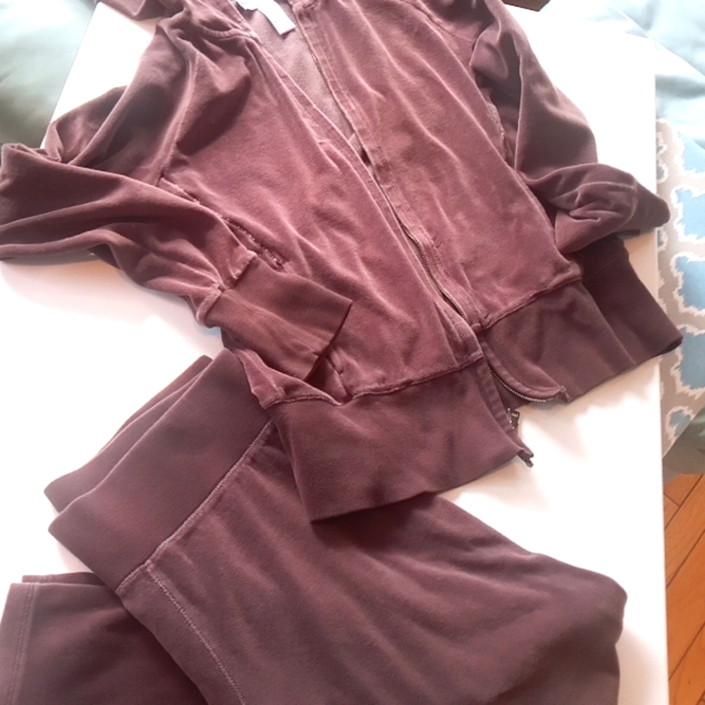 BROWN nine & co. VELOR TWO-PIECE HOODIE AND PANTS SET IN MED